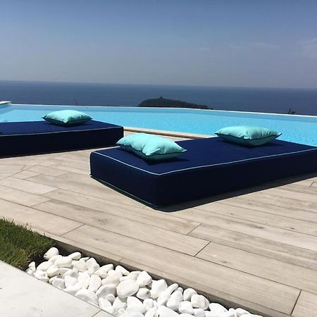 Luxury Villa Blue&Blanc Piscina A Sfioro Isola Diamante Ngoại thất bức ảnh