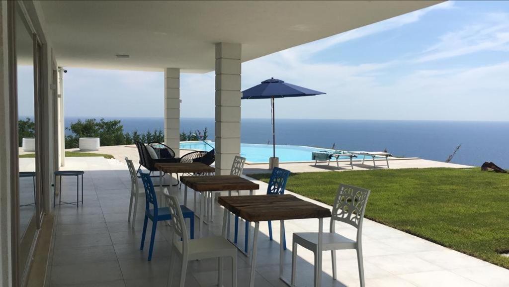 Luxury Villa Blue&Blanc Piscina A Sfioro Isola Diamante Ngoại thất bức ảnh