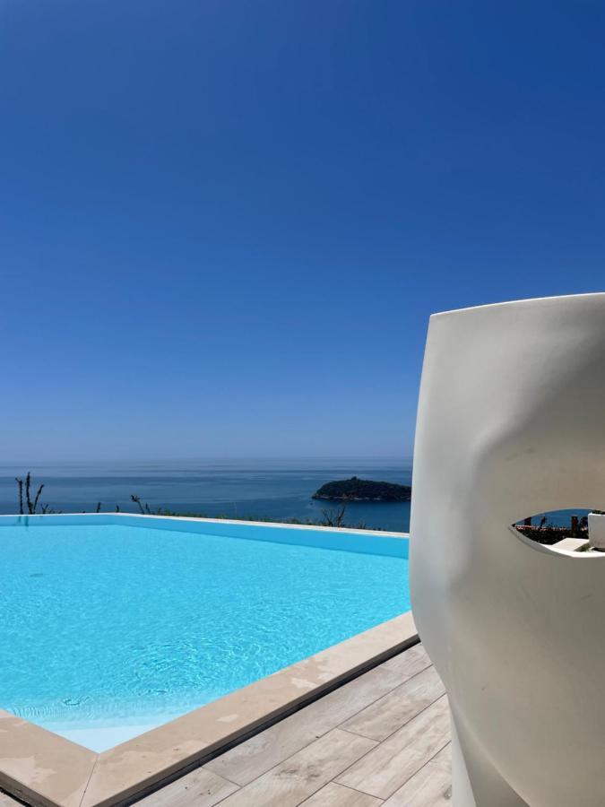 Luxury Villa Blue&Blanc Piscina A Sfioro Isola Diamante Ngoại thất bức ảnh